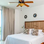 Modern 1 Bedroom Apartment With Ciénaga View in Zona Norte
